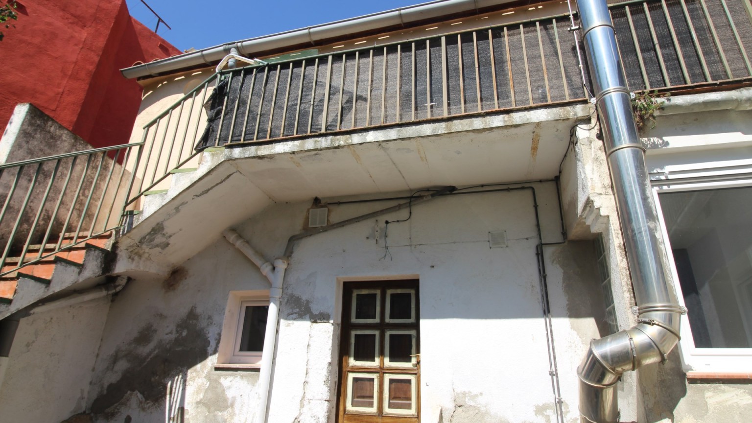 Casa en venta, de planta baja y dos pisos, con garaje opcional,  en  La Jonquera