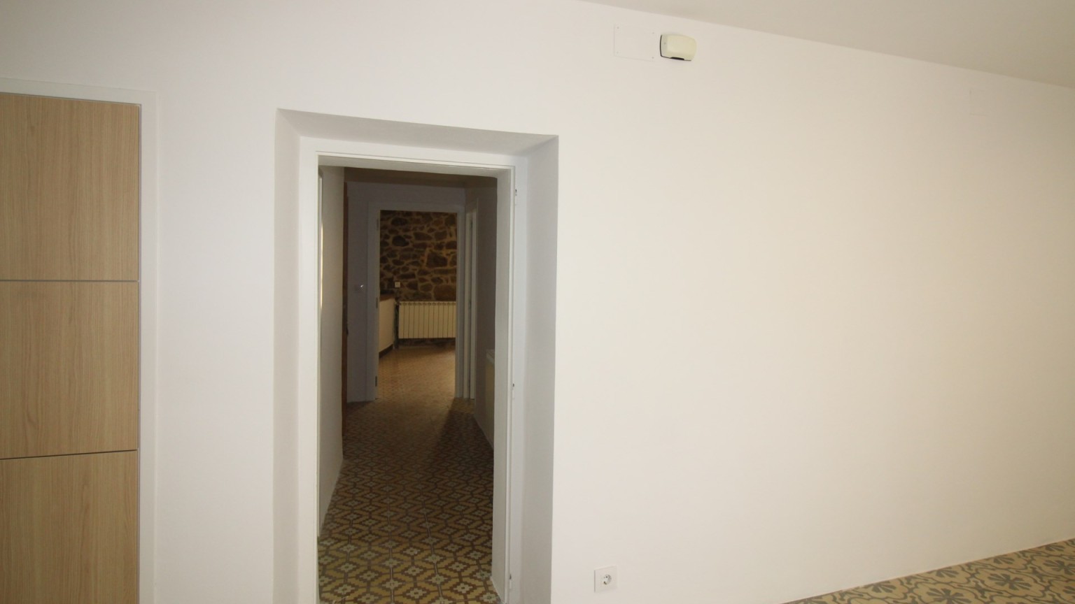 Casa en venta, de planta baja y dos pisos, con garaje opcional,  en  La Jonquera