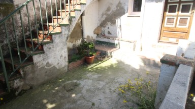 Casa en venta, de planta baja y dos pisos, con garaje opcional,  en  La Jonquera