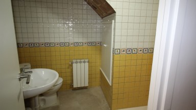 Casa en venta, de planta baja y dos pisos, con garaje opcional,  en  La Jonquera
