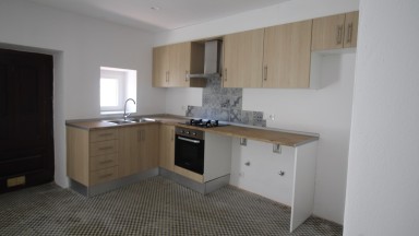 Casa en venta, de planta baja y dos pisos, con garaje opcional,  en  La Jonquera