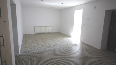 Casa en venta, de planta baja y dos pisos, con garaje opcional,  en  La Jonquera