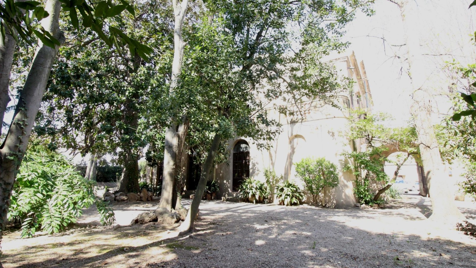 En venta excepcional propiedad histórica en Cabanes, versátil y exclusiva