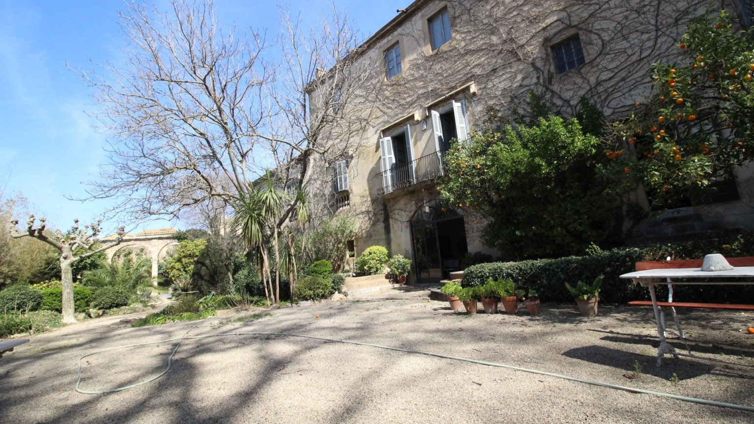 En venta excepcional propiedad histórica en Cabanes, versátil y exclusiva