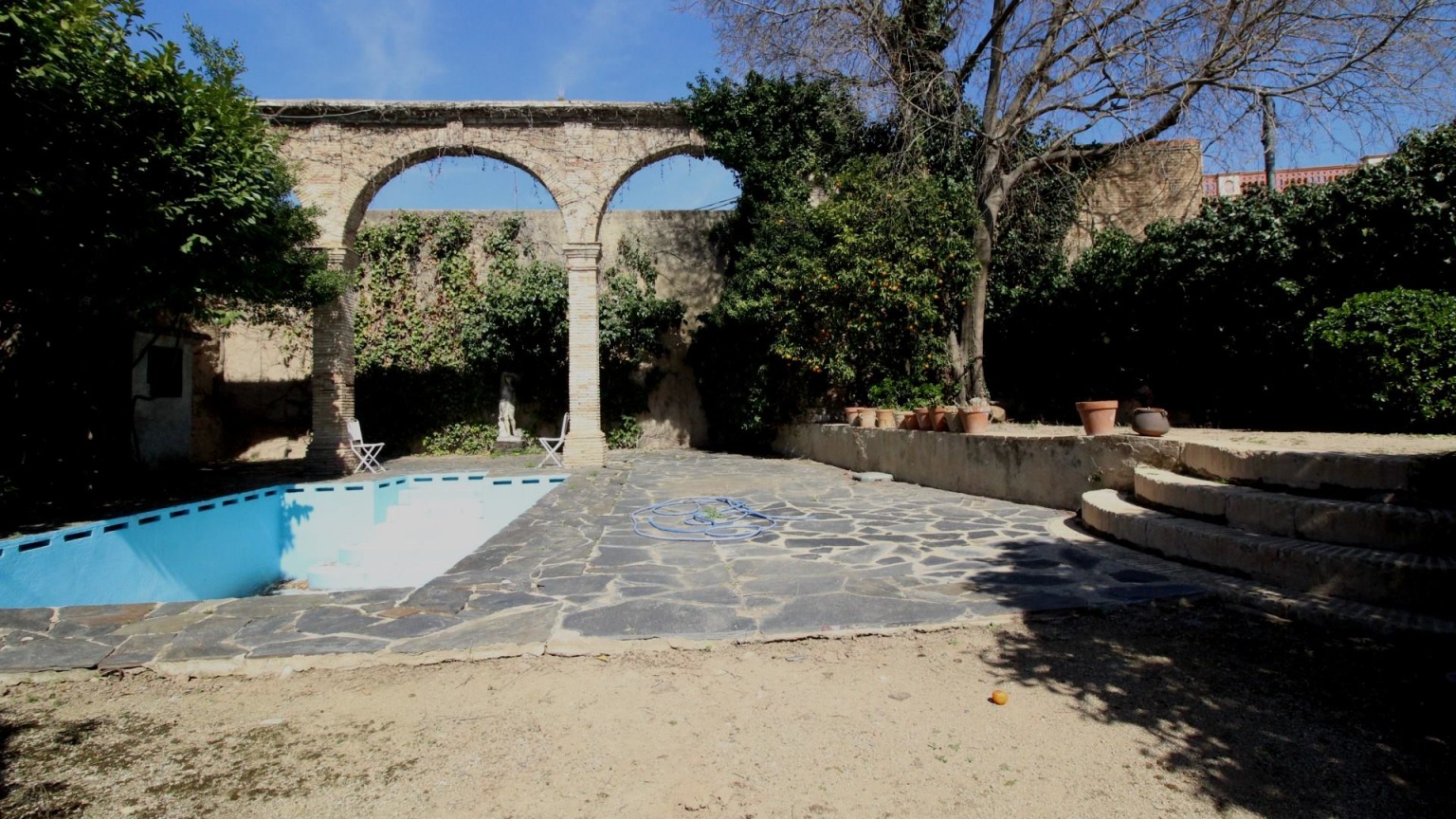En venta excepcional propiedad histórica en Cabanes, versátil y exclusiva