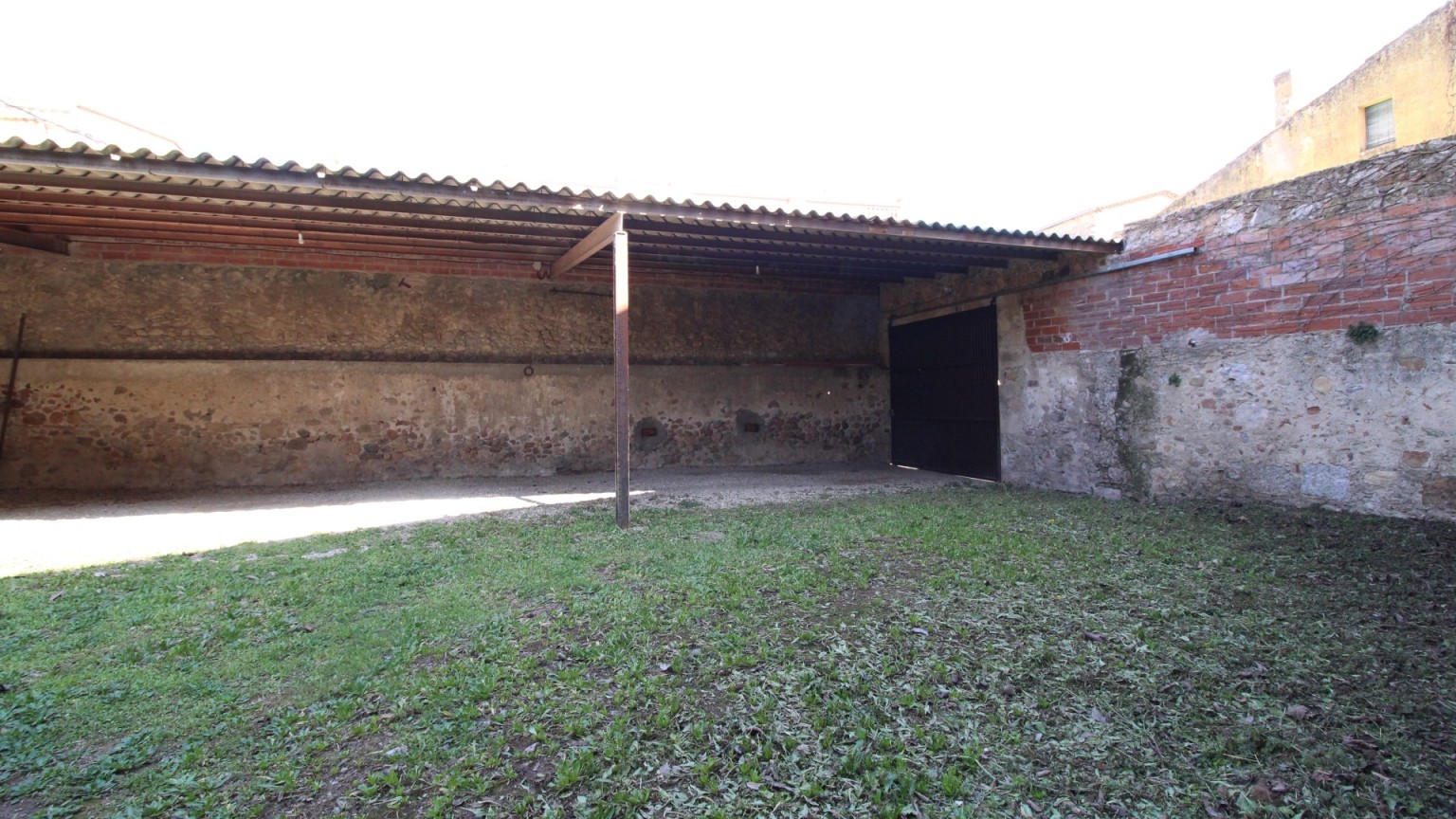 En venta excepcional propiedad histórica en Cabanes, versátil y exclusiva