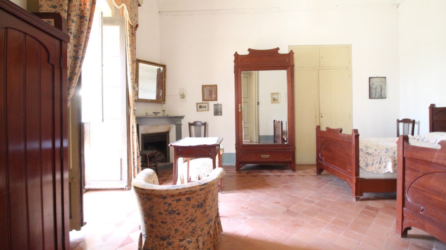 En venta excepcional propiedad histórica en Cabanes, versátil y exclusiva