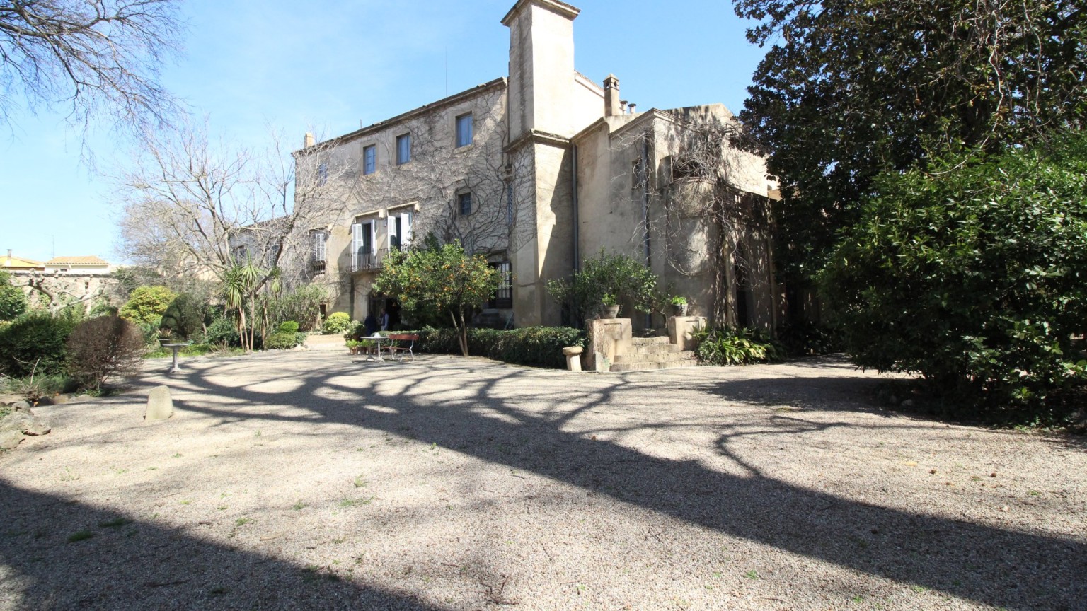 En venta excepcional propiedad histórica en Cabanes, versátil y exclusiva