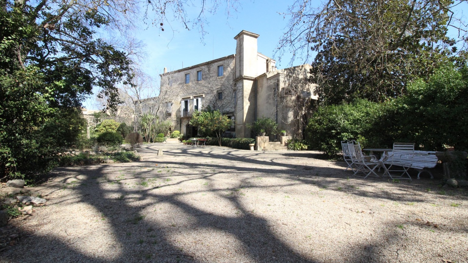 En venta excepcional propiedad histórica en Cabanes, versátil y exclusiva