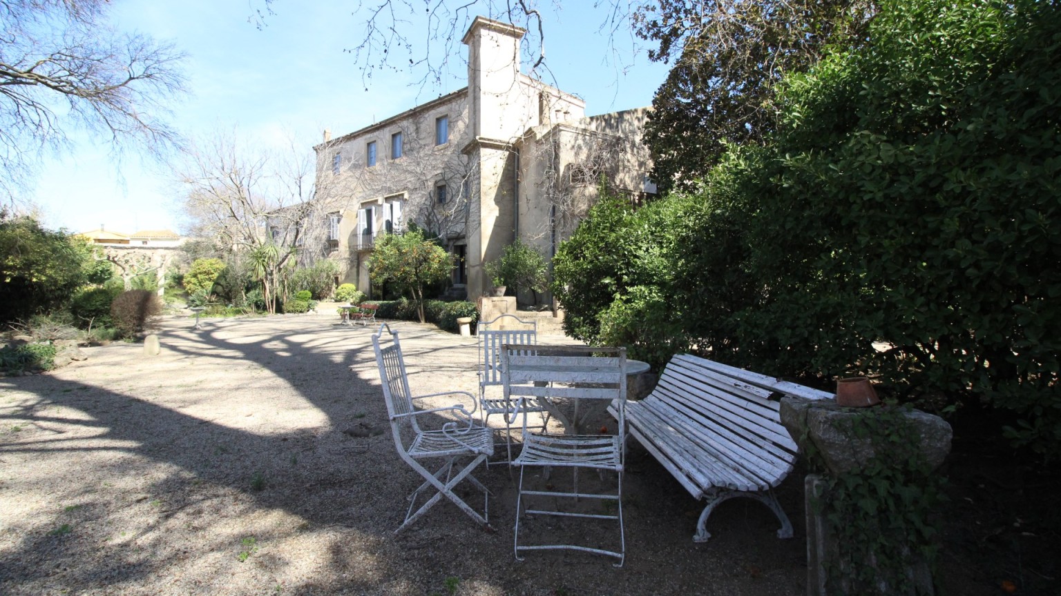 En venta excepcional propiedad histórica en Cabanes, versátil y exclusiva
