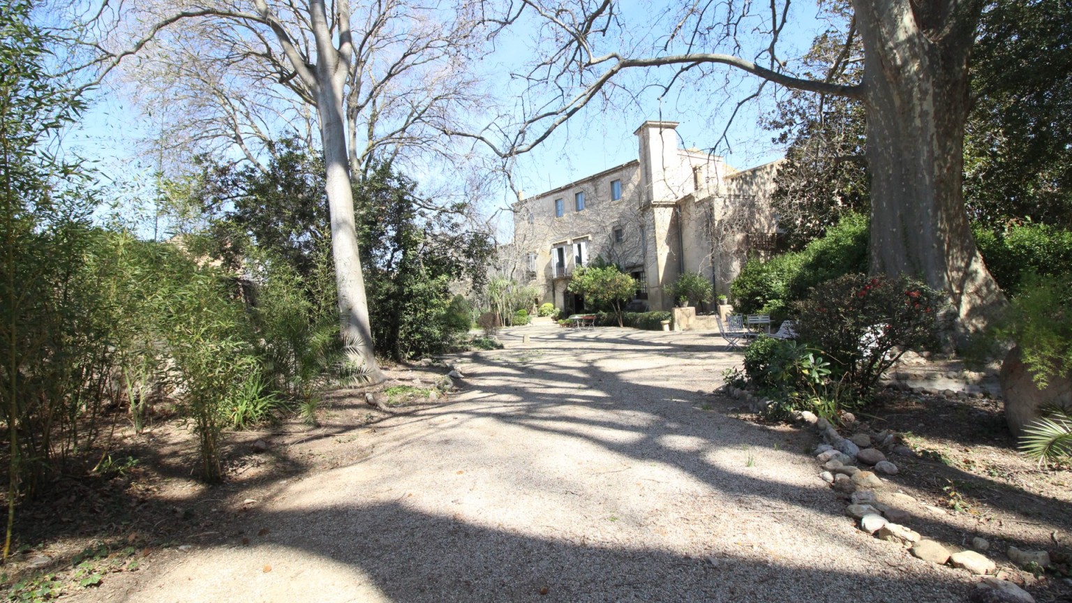 En venta excepcional propiedad histórica en Cabanes, versátil y exclusiva