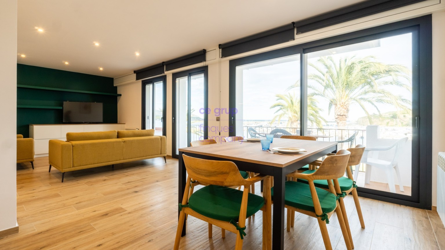 Fantástico apartamento en venta a primera línea del Port de Llançà