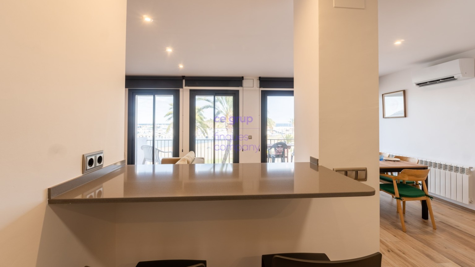 Fantástico apartamento en venta a primera línea del Port de Llançà