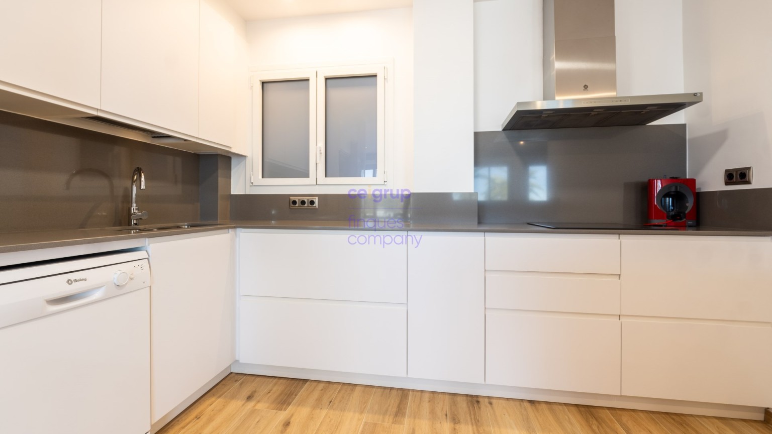 Fantástico apartamento en venta a primera línea del Port de Llançà