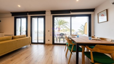 Fantástico apartamento en venta a primera línea del Port de Llançà