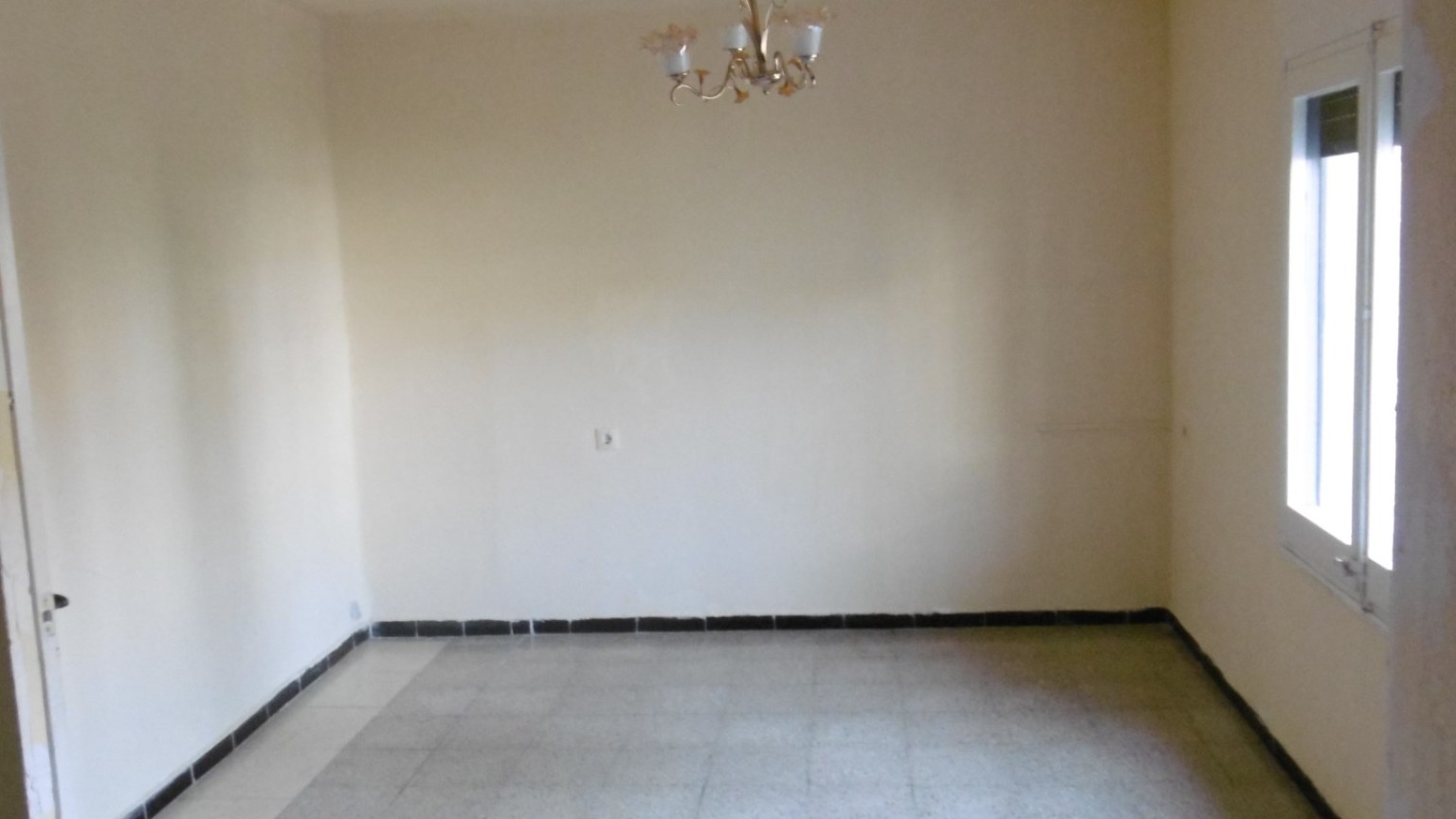Piso en venta, ideal inversores, zona Poble Nou de Figueres