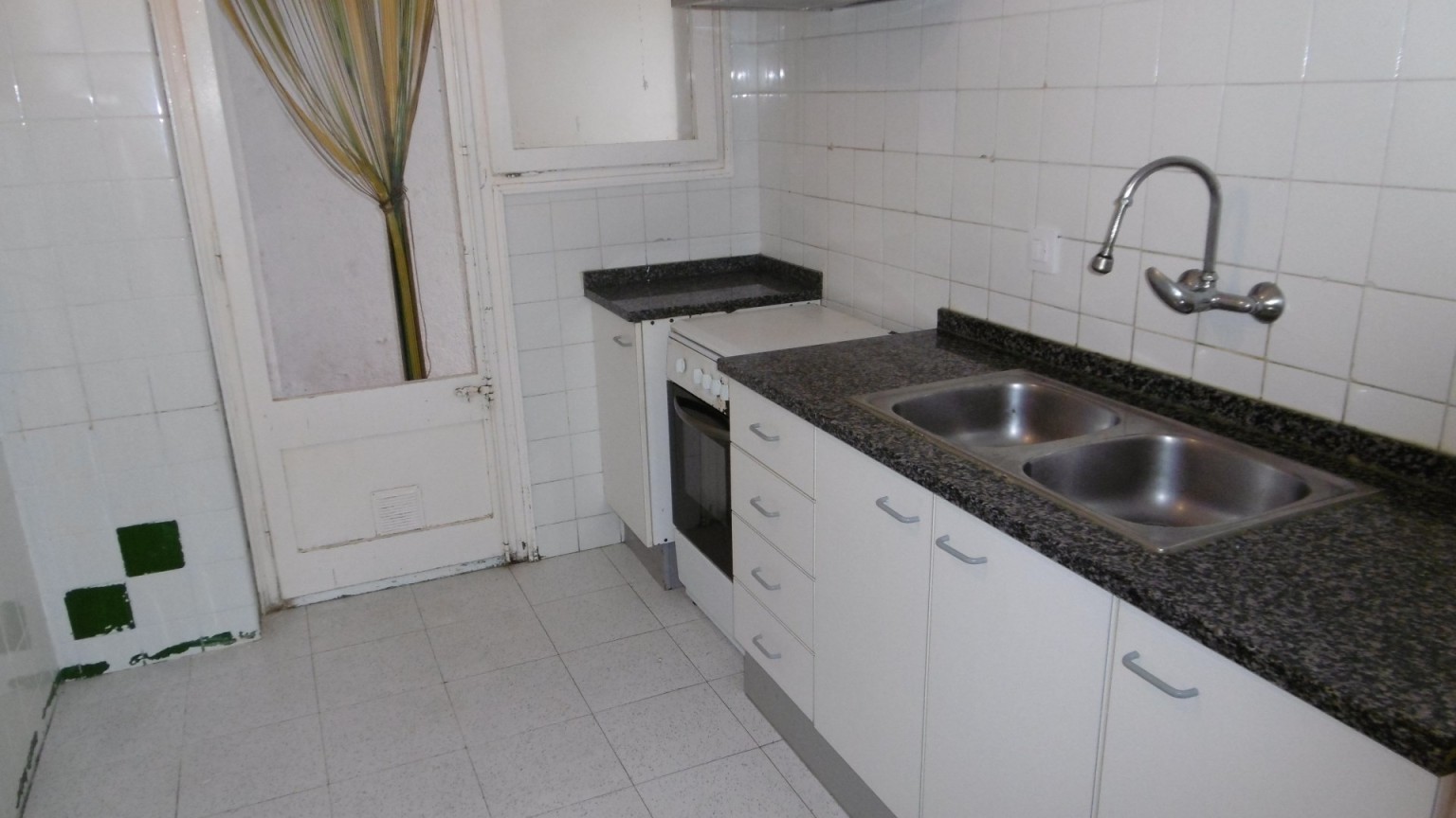 Piso en venta, ideal inversores, zona Poble Nou de Figueres