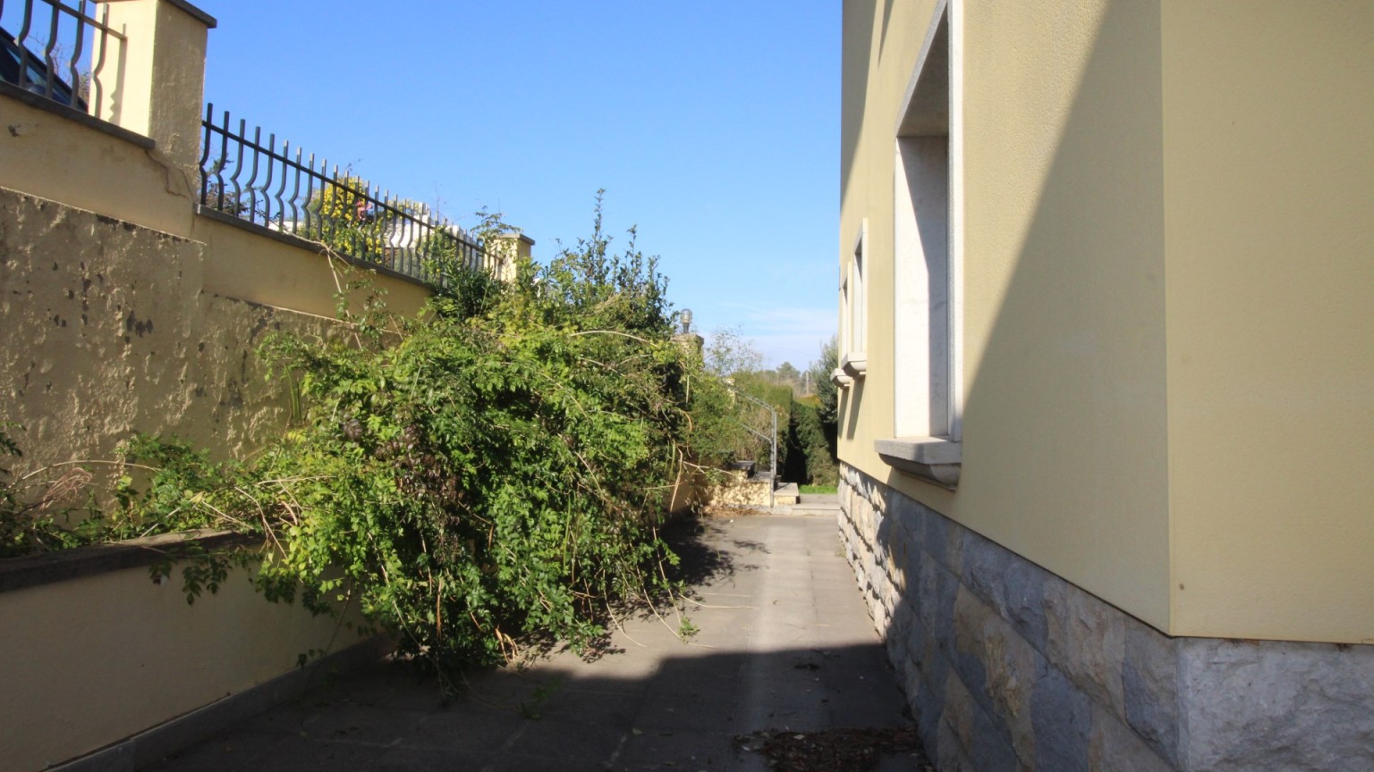 Casa aislada en venta, en la urbanización Serra Floreta, de Figueres