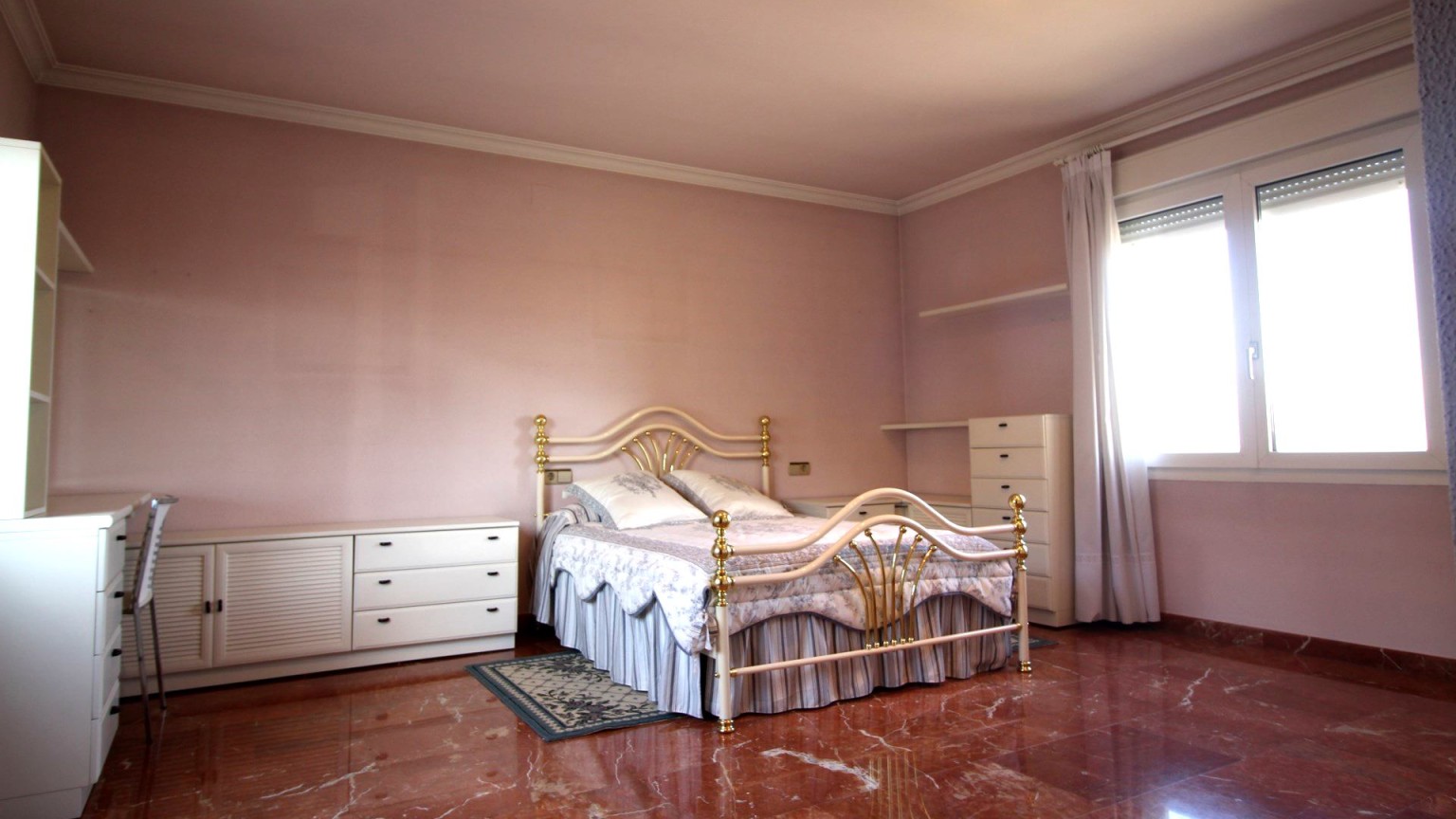 Casa aislada en venta, en la urbanización Serra Floreta, de Figueres