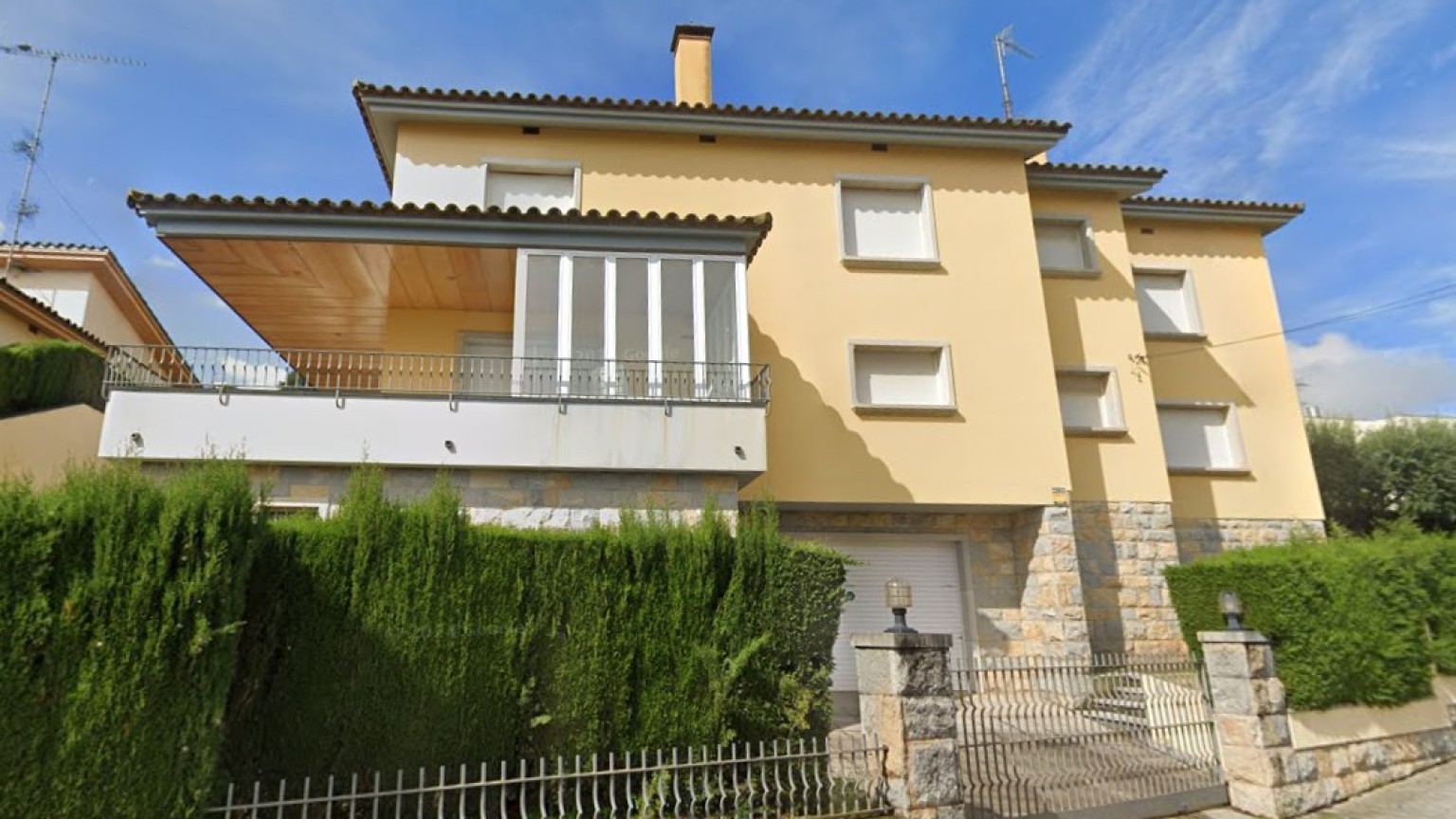 Casa aïllada en venda, a la urbanització Serra Floreta de Figueres