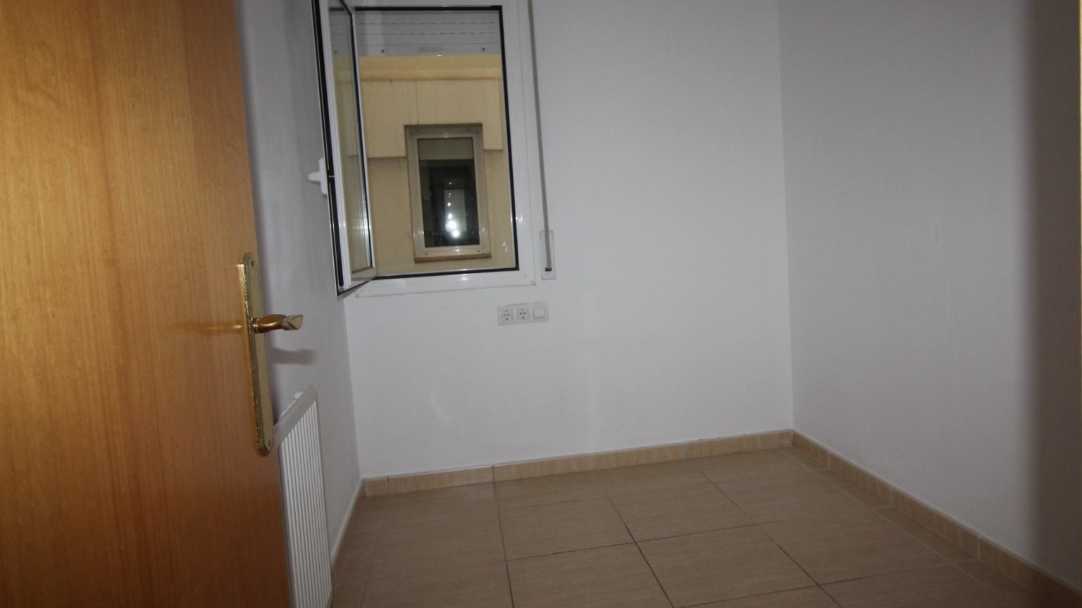 Luminoso piso en venta, con parking incluido, en Figueres