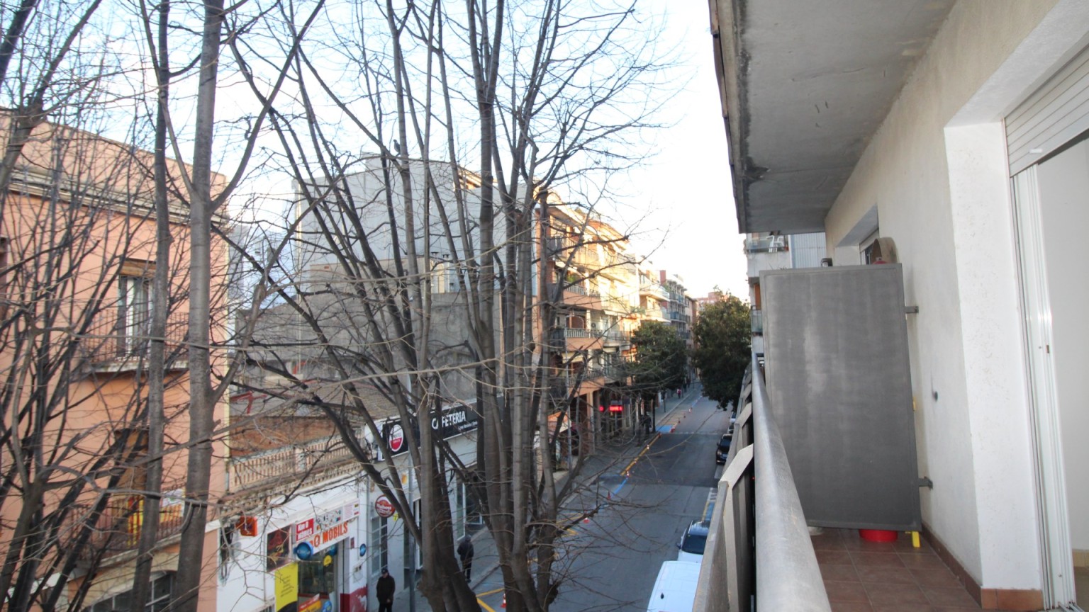Luminoso piso en venta, con parking incluido, en Figueres
