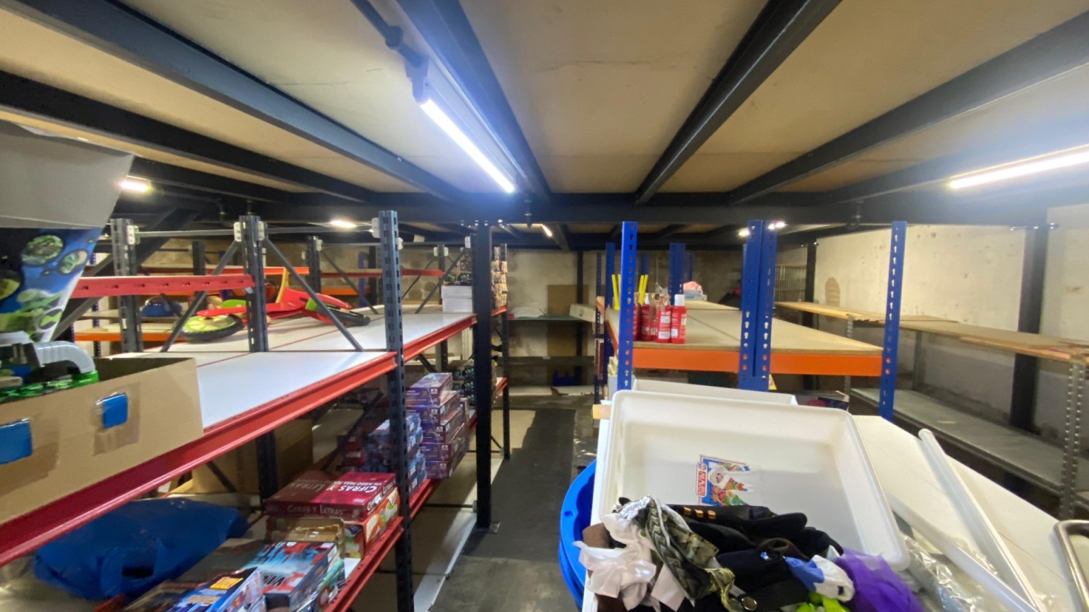 Local comercial en venta o alquiler situado a pocos metros del Museo Dalí y de la Rambla , en Figueres