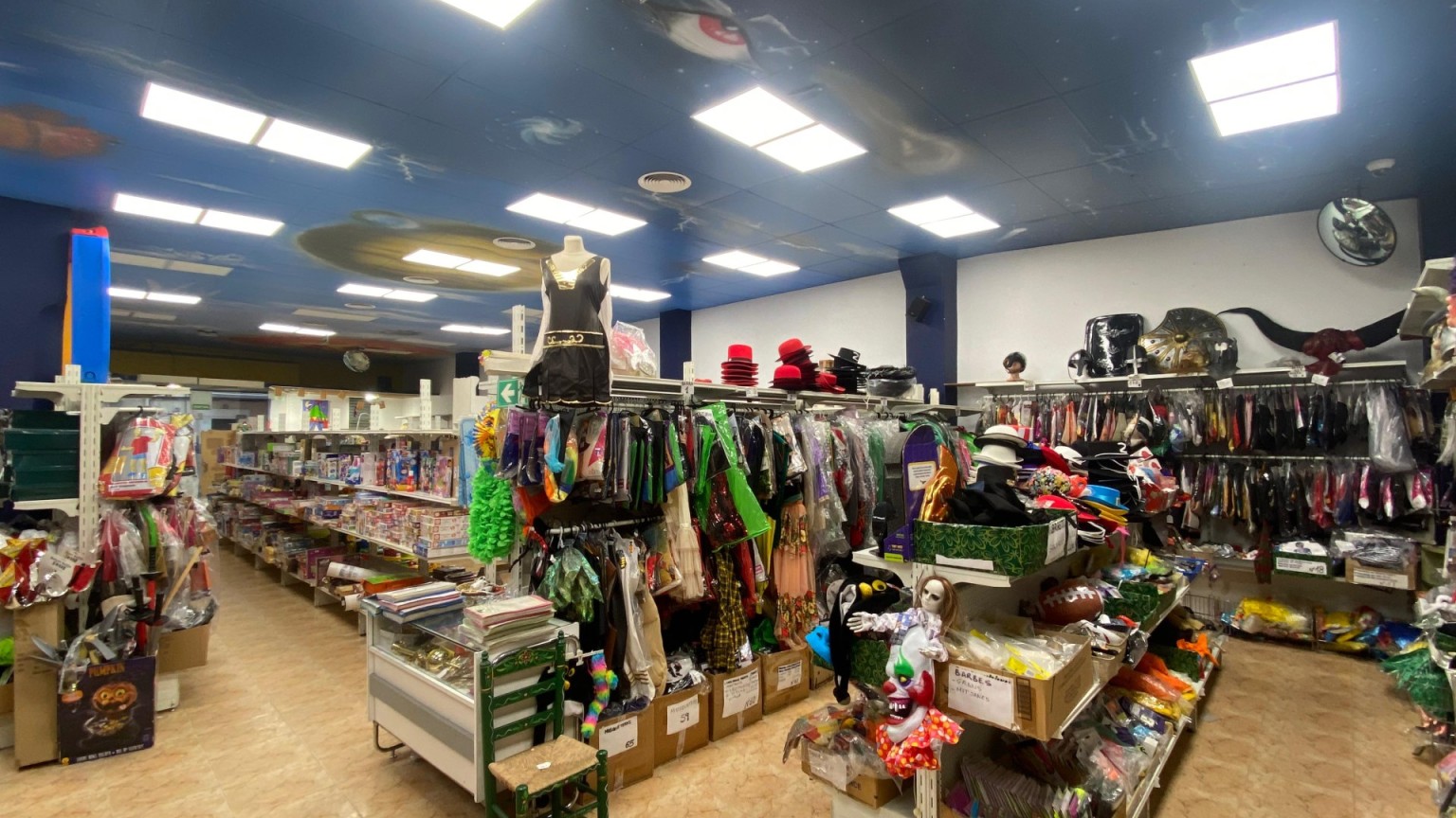 Local comercial en venta o alquiler situado a pocos metros del Museo Dalí y de la Rambla , en Figueres