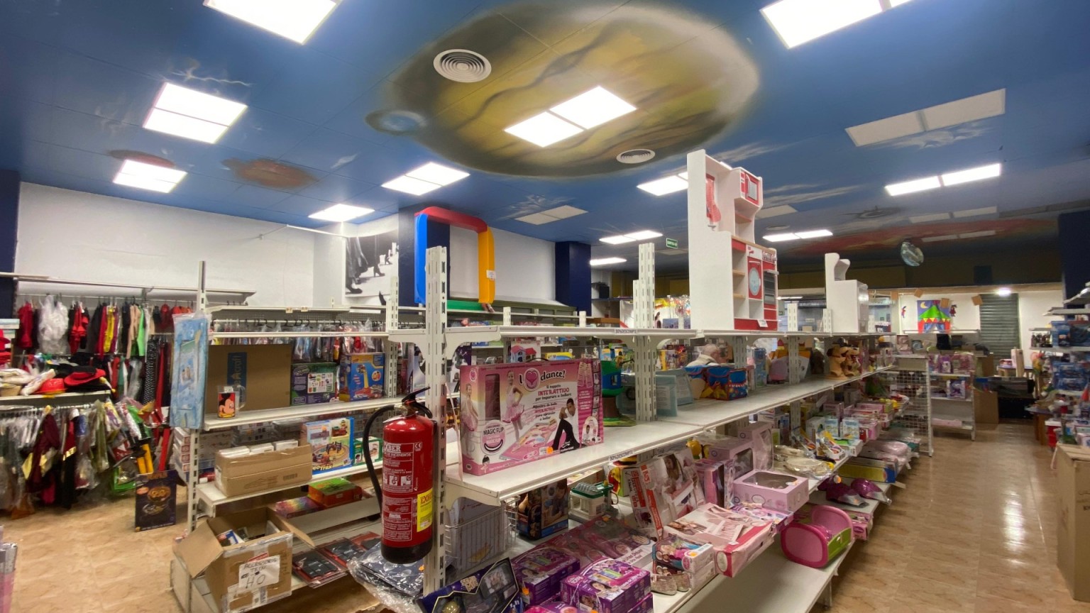 Local comercial en venta o alquiler situado a pocos metros del Museo Dalí y de la Rambla , en Figueres