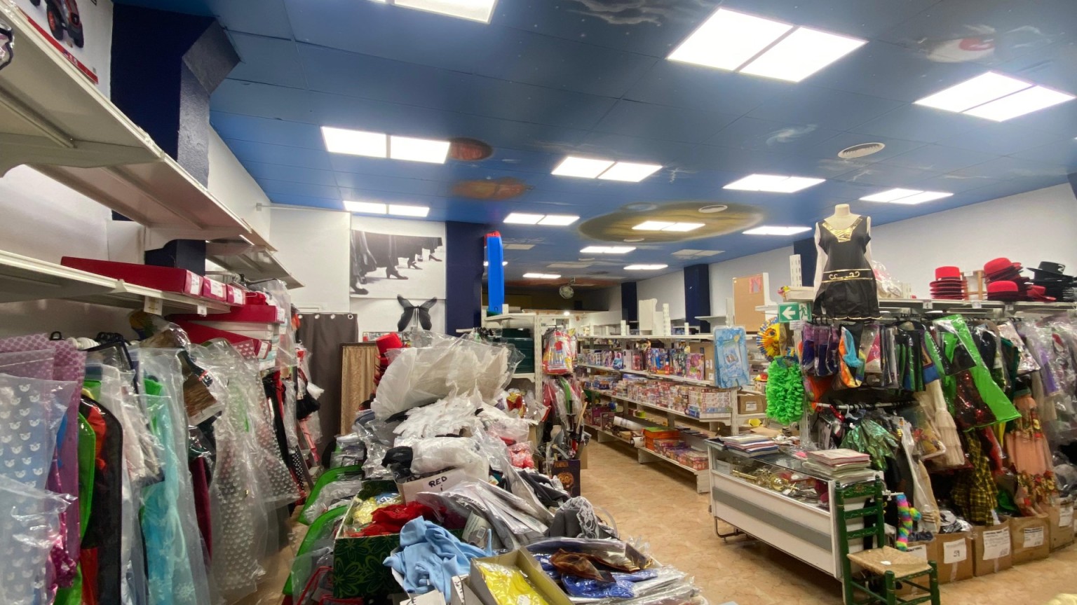 Local comercial en venta o alquiler situado a pocos metros del Museo Dalí y de la Rambla , en Figueres