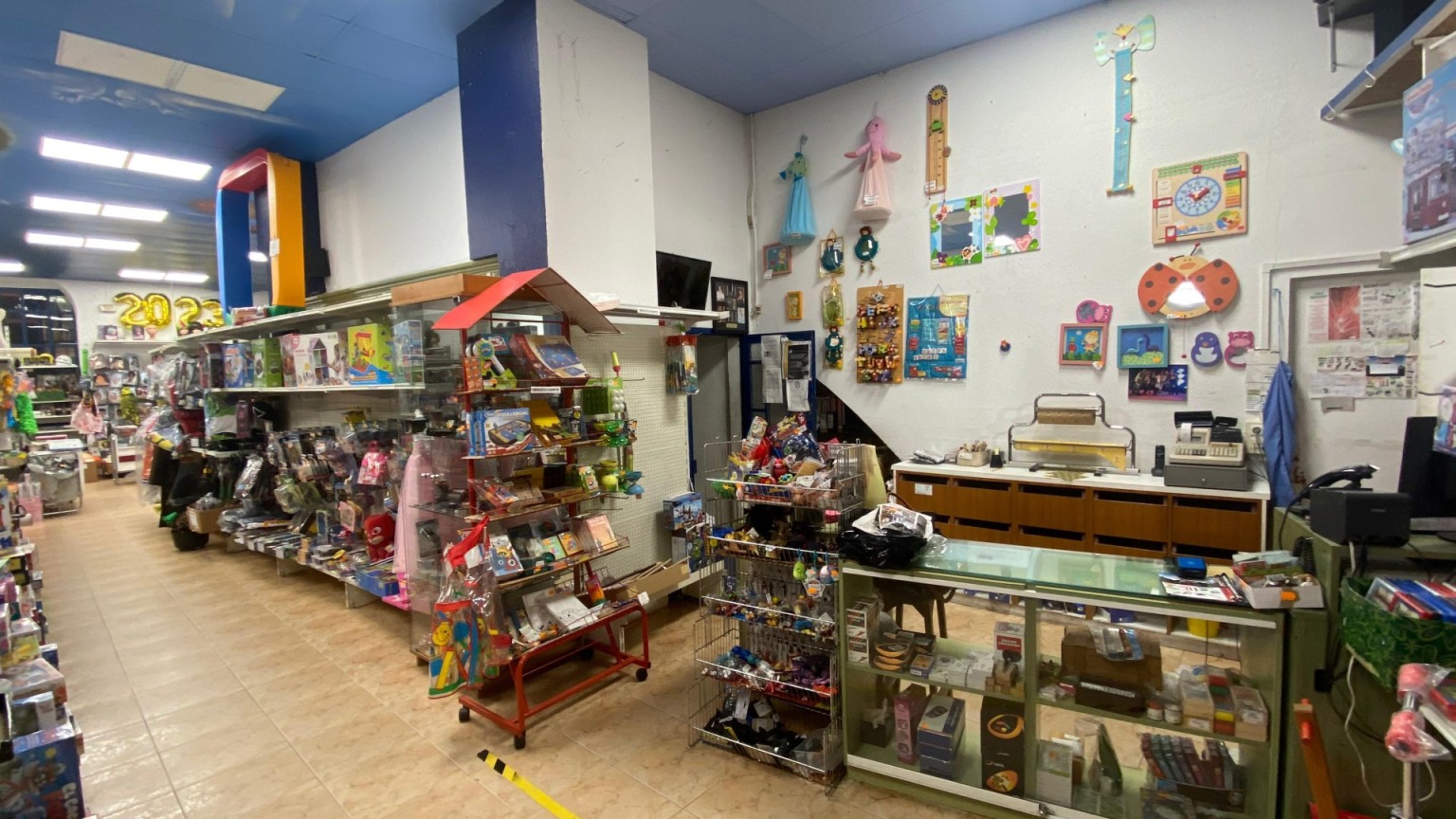 Local comercial en venta o alquiler situado a pocos metros del Museo Dalí y de la Rambla , en Figueres