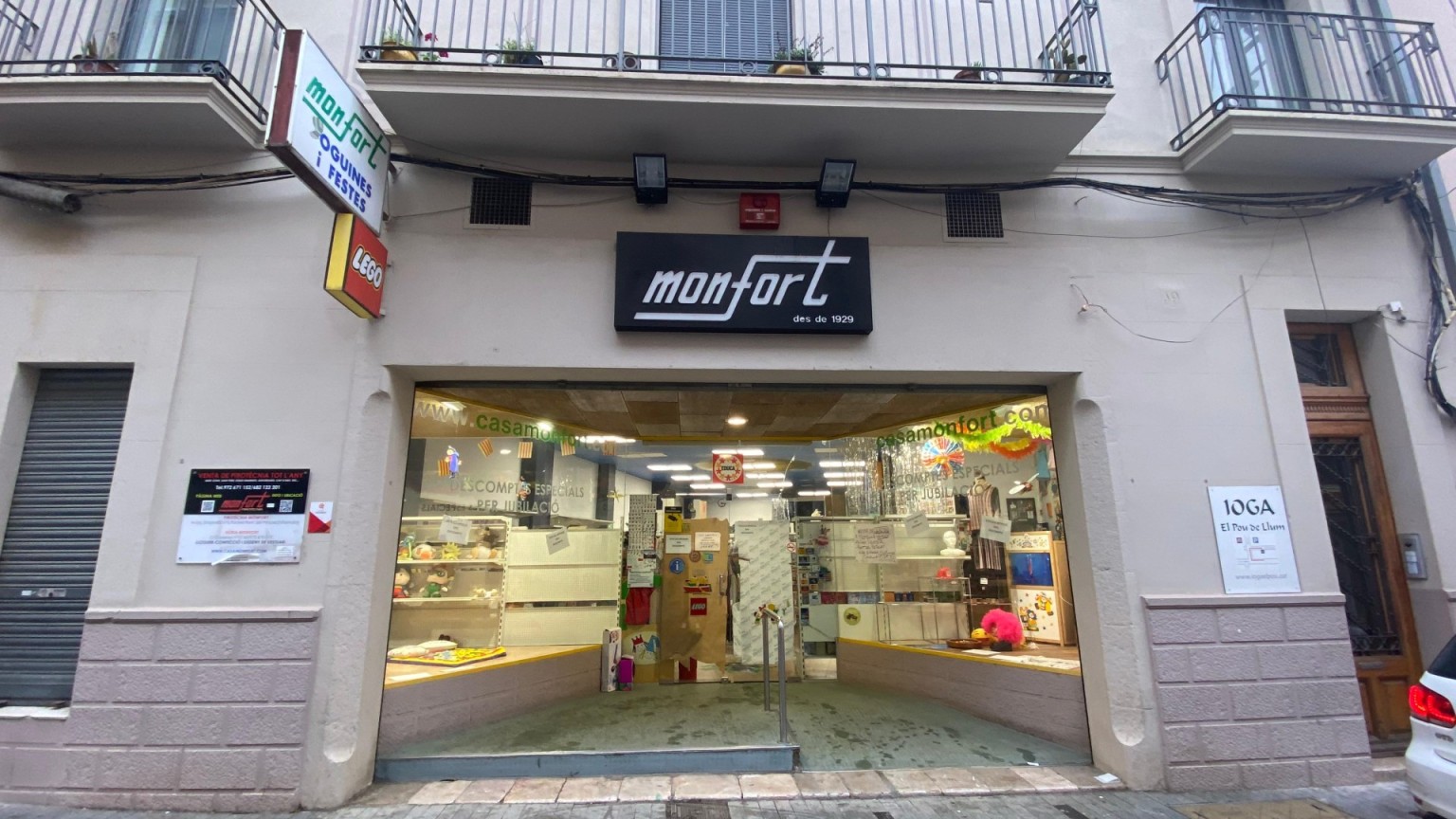 Local comercial en venta o alquiler situado a pocos metros del Museo Dalí y de la Rambla , en Figueres