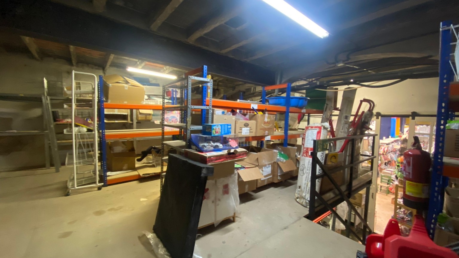 Local comercial en venta o alquiler situado a pocos metros del Museo Dalí y de la Rambla , en Figueres