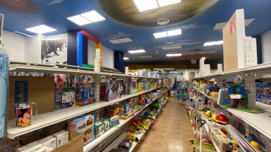 Local comercial en venta o alquiler situado a pocos metros del Museo Dalí y de la Rambla , en Figueres