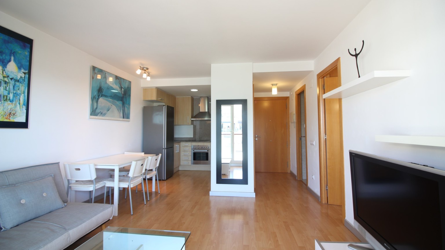 Apartamento en Sta. Margarita con 1 dormitorio, plaza de parking y piscina comunitaria. 
