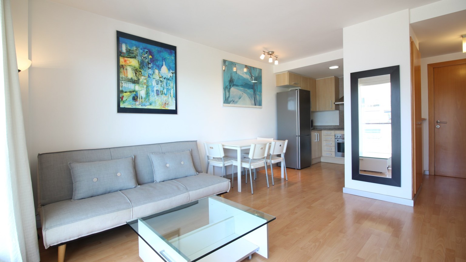 Apartamento en Sta. Margarita con 1 dormitorio, plaza de parking y piscina comunitaria. 