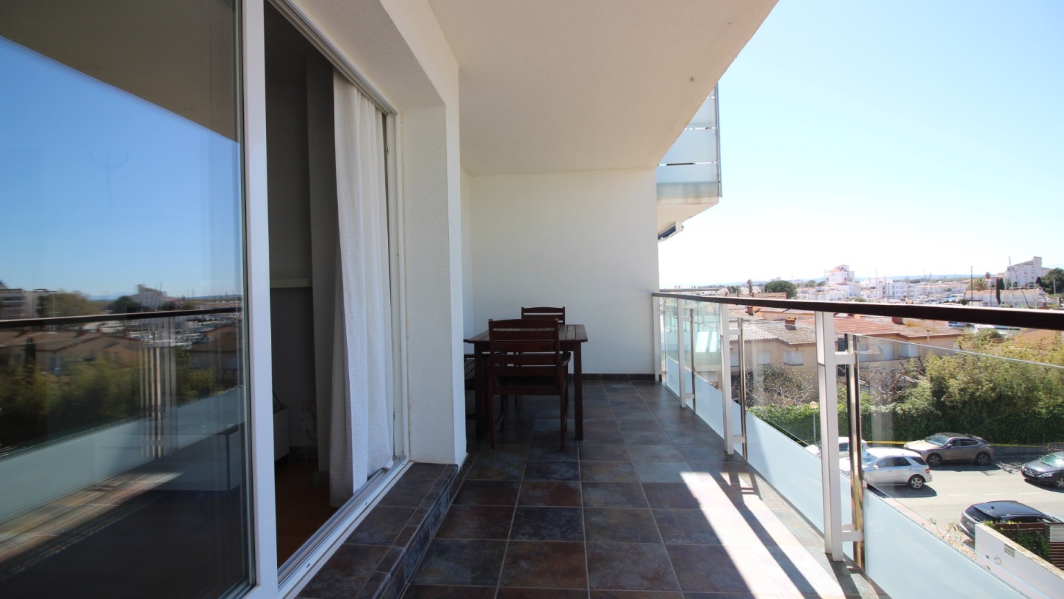 Apartamento en Sta. Margarita con 1 dormitorio, plaza de parking y piscina comunitaria. 