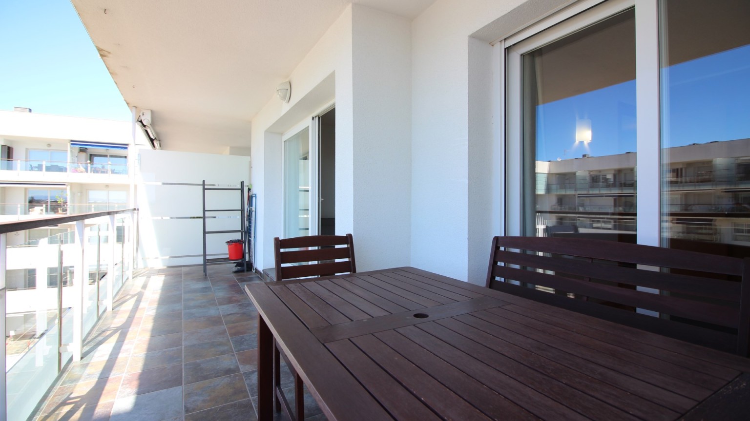 Apartamento en Sta. Margarita con 1 dormitorio, plaza de parking y piscina comunitaria. 