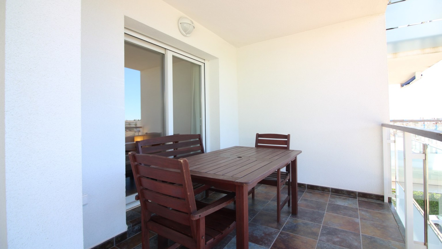 Apartamento en Sta. Margarita con 1 dormitorio, plaza de parking y piscina comunitaria. 