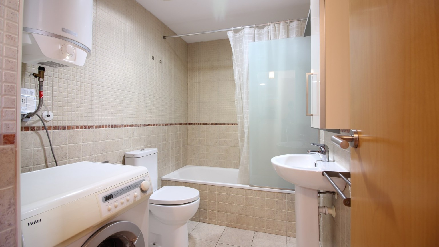 Apartamento en Sta. Margarita con 1 dormitorio, plaza de parking y piscina comunitaria. 