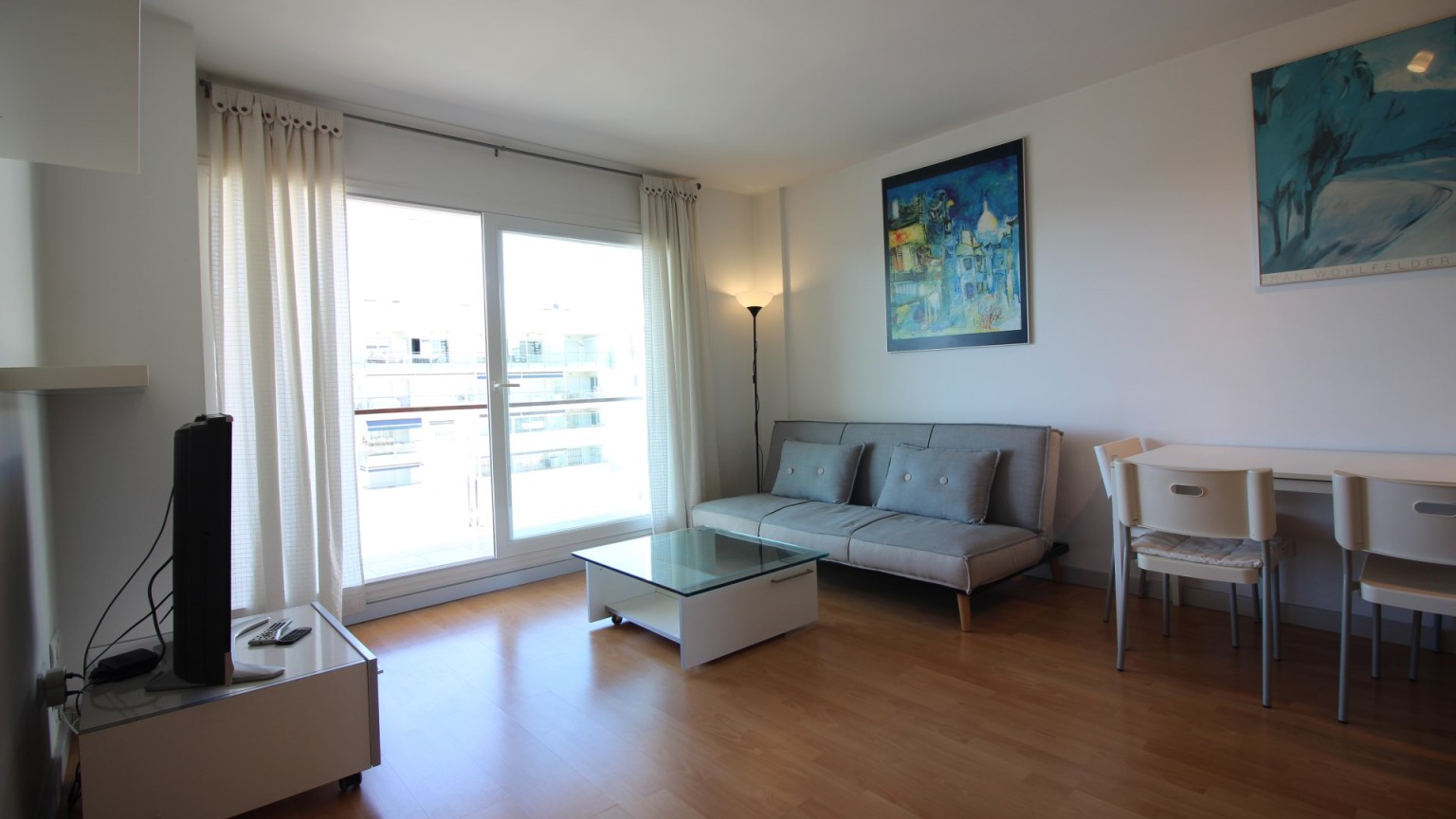 Apartamento en Sta. Margarita con 1 dormitorio, plaza de parking y piscina comunitaria. 