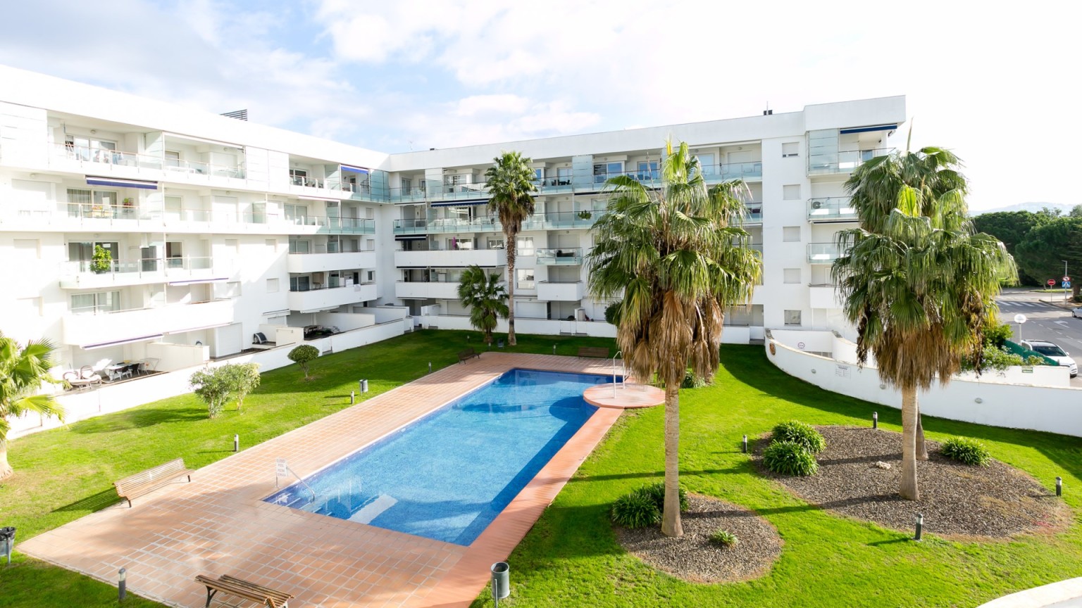 Apartamento en Sta. Margarita con 1 dormitorio, plaza de parking y piscina comunitaria. 