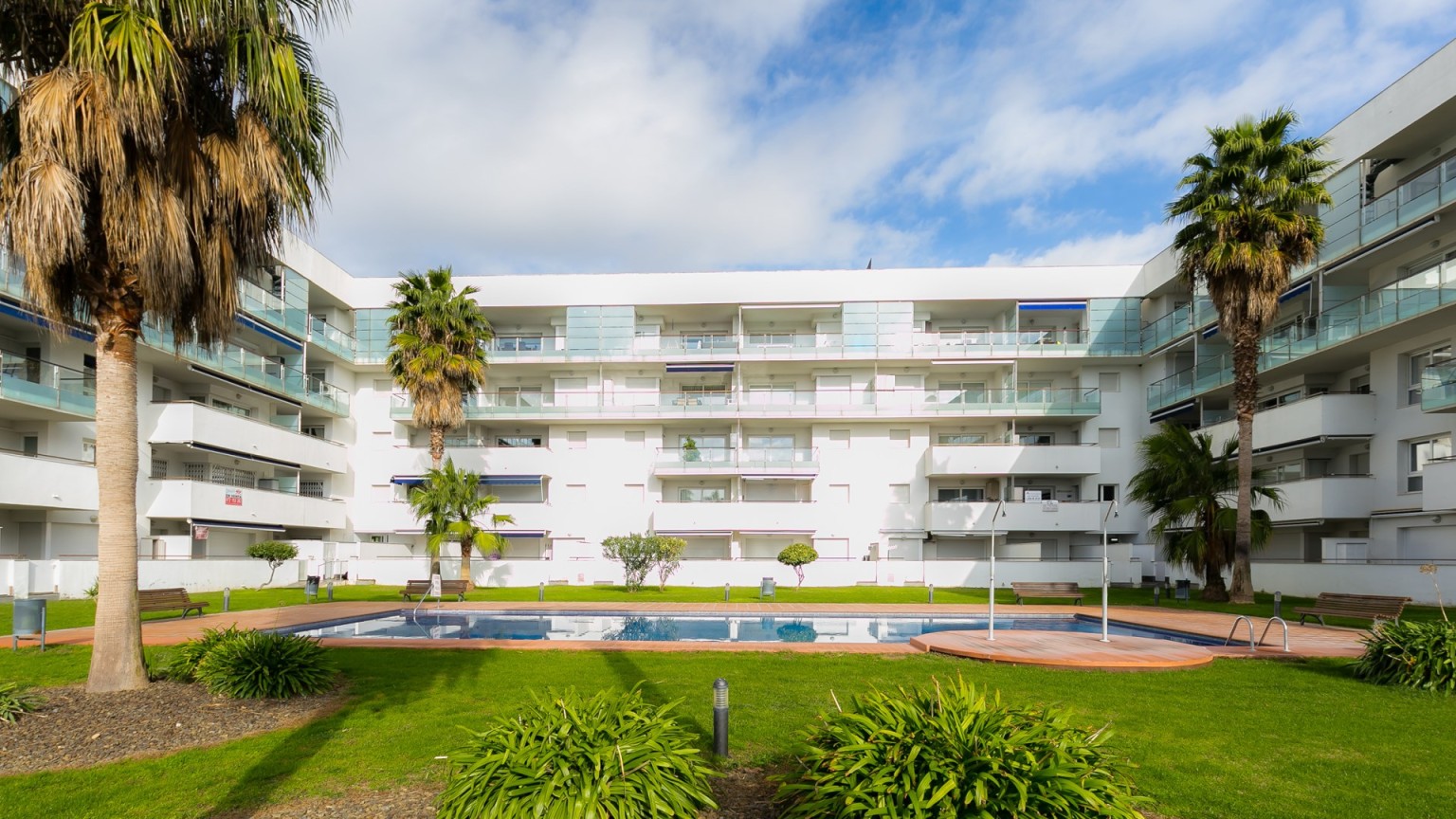 Apartamento en Sta. Margarita con 1 dormitorio, plaza de parking y piscina comunitaria. 