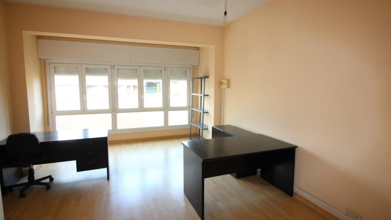 Oficina de alquiler, zona Eixample de Girona.