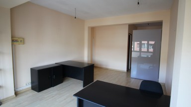 Oficina de alquiler, zona Eixample de Girona.