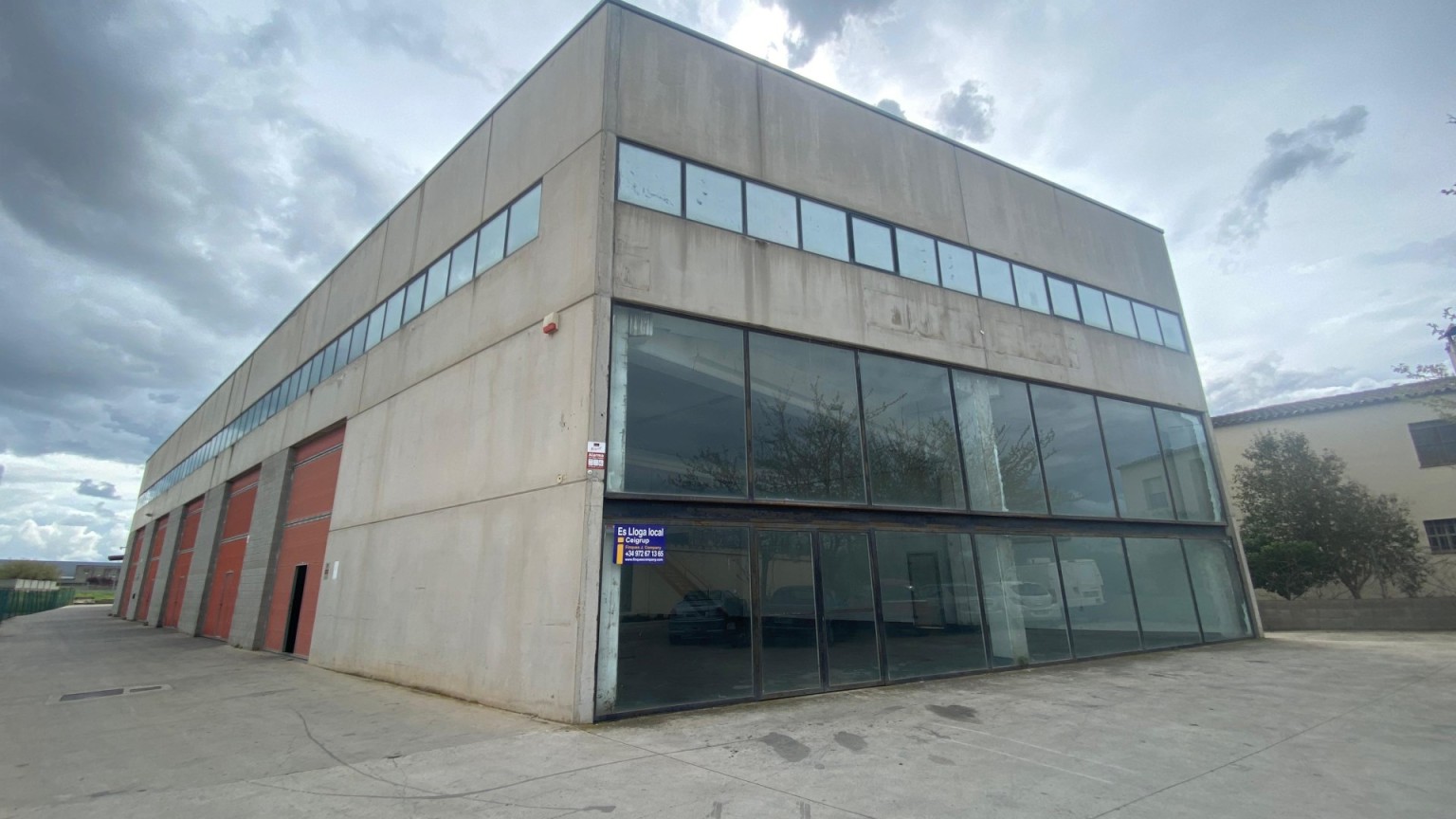 Nave industrial de alquiler en Vilafant.