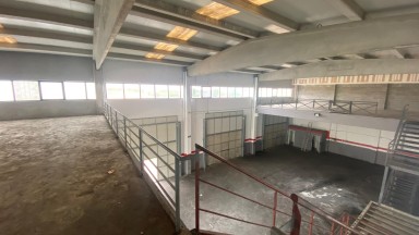 Nave industrial de alquiler en Vilafant.