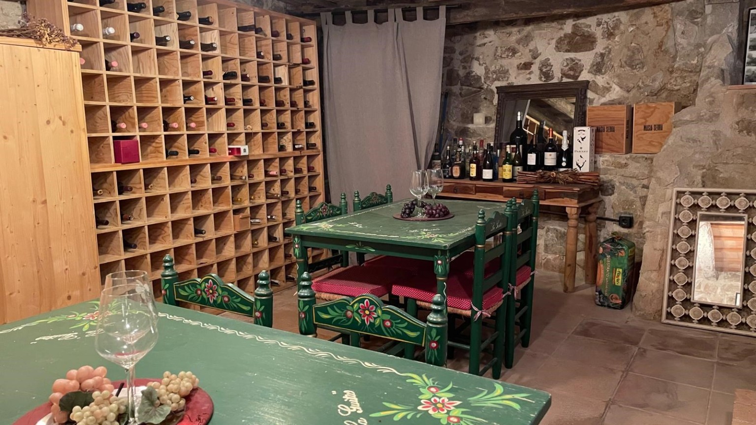 En venda casa rústica, restaurada, amb pati a Capmany