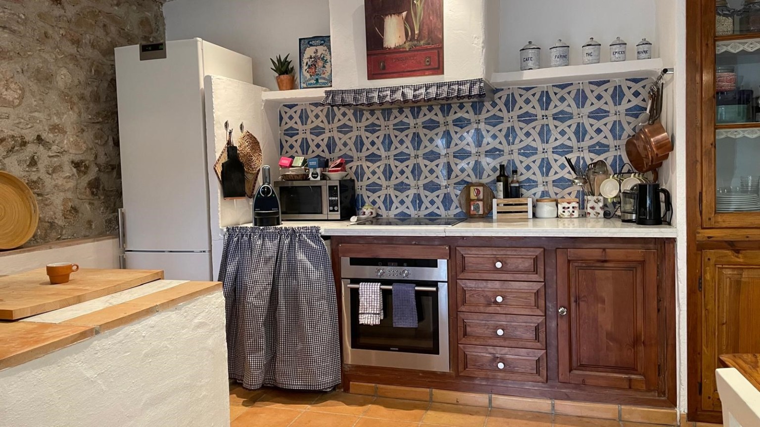 En venda casa rústica, restaurada, amb pati a Capmany