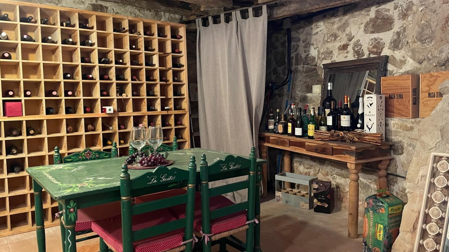 En venda casa rústica, restaurada, amb pati a Capmany